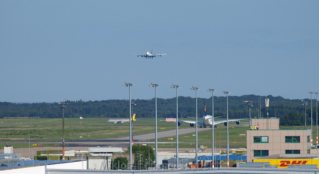Lufthansa Airbus A 380 zu Besuch Flughafen Koeln Bonn P053.JPG